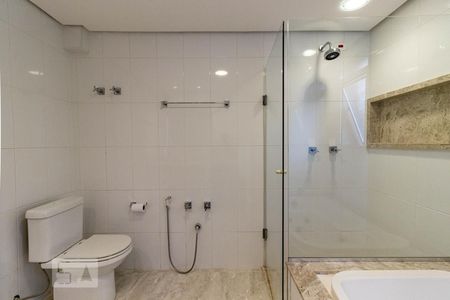 Apartamento à venda com 210m², 3 quartos e 4 vagas Apartamento à venda com 210m², 3 quartos e 4 vagasBanheiro Social