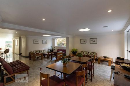 Apartamento à venda com 210m², 3 quartos e 4 vagas Apartamento à venda com 210m², 3 quartos e 4 vagasÁrea comum do prédio