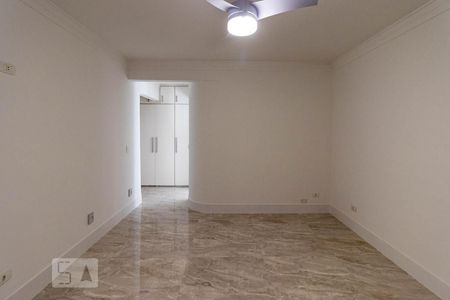 Apartamento à venda com 210m², 3 quartos e 4 vagas Apartamento à venda com 210m², 3 quartos e 4 vagasSuíte