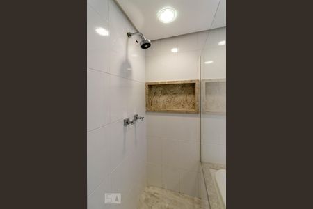 Apartamento à venda com 210m², 3 quartos e 4 vagas Apartamento à venda com 210m², 3 quartos e 4 vagasBanheiro Social