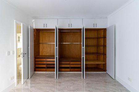 Apartamento à venda com 210m², 3 quartos e 4 vagas Apartamento à venda com 210m², 3 quartos e 4 vagasQuarto 2