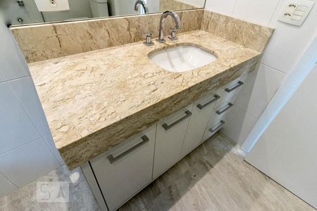 Apartamento à venda com 210m², 3 quartos e 4 vagas Apartamento à venda com 210m², 3 quartos e 4 vagasBanheiro Social