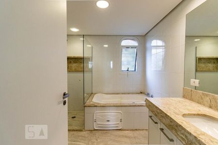 Apartamento à venda com 210m², 3 quartos e 4 vagas Apartamento à venda com 210m², 3 quartos e 4 vagasBanheiro Social