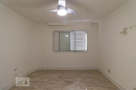 Apartamento à venda com 210m², 3 quartos e 4 vagas Apartamento à venda com 210m², 3 quartos e 4 vagasSuíte