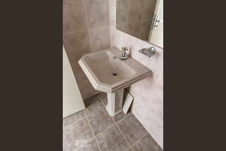 Banheiro de apartamento para alugar com 1 quarto, 35m² em Bela Vista, Porto Alegre