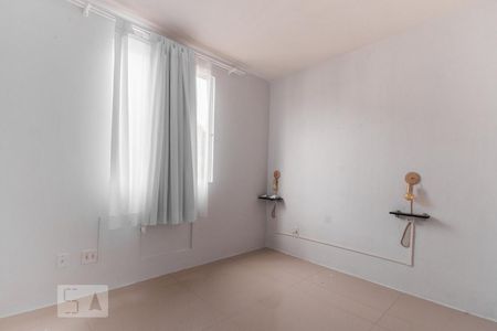 Quarto 1 de apartamento para alugar com 2 quartos, 47m² em Mário Quintana, Porto Alegre