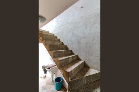 Casa à venda com 50m², 3 quartos e sem vaga Casa à venda com 50m², 3 quartos e sem vagaEscada