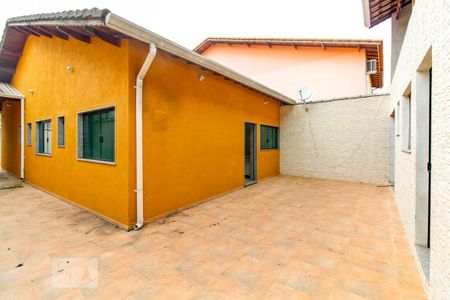 Casa à venda com 50m², 3 quartos e sem vaga Casa à venda com 50m², 3 quartos e sem vagaQuintal