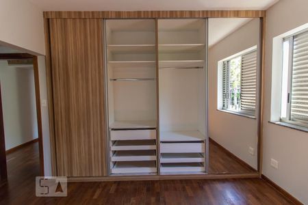 Suíte 1 - Armário de apartamento para alugar com 4 quartos, 140m² em Sagrada Família, Belo Horizonte