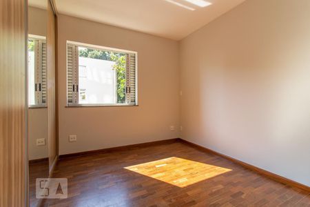 Suíte 1 de apartamento para alugar com 4 quartos, 140m² em Sagrada Família, Belo Horizonte