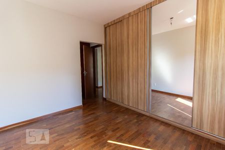 Suíte 1 de apartamento para alugar com 4 quartos, 140m² em Sagrada Família, Belo Horizonte