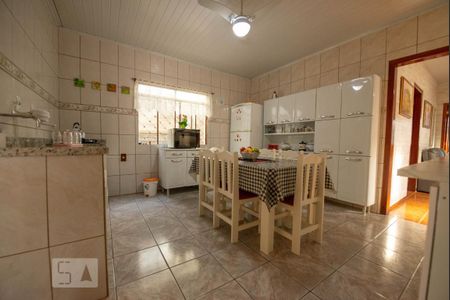 Cozinha 1 de casa à venda com 4 quartos, 160m² em Camaquã, Porto Alegre