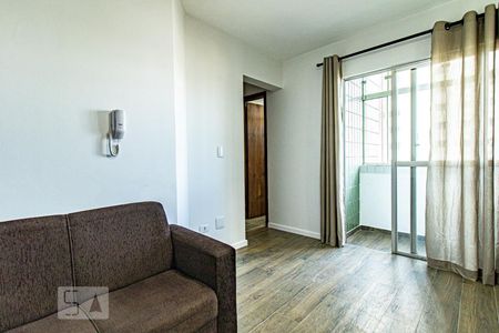 Sala de apartamento para alugar com 1 quarto, 41m² em Centro, Curitiba