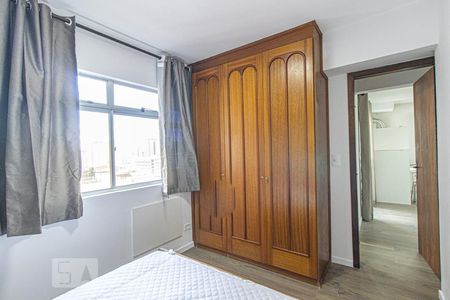 Quarto 1 de apartamento para alugar com 1 quarto, 41m² em Centro, Curitiba