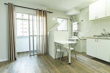 Sala de apartamento para alugar com 1 quarto, 41m² em Centro, Curitiba