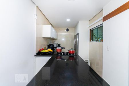 Sala e Cozinha de casa à venda com 3 quartos, 226m² em Parque Vitoria, São Paulo