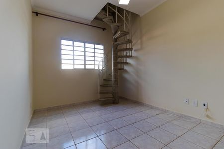 Salas de casa de condomínio para alugar com 2 quartos, 64m² em Cidade Universitária Ii, Campinas