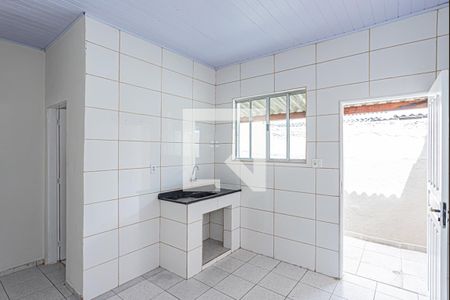 Sala e cozinha de casa para alugar com 1 quarto, 60m² em Parque Peruche, São Paulo