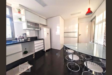 Cozinha de apartamento à venda com 4 quartos, 160m² em Barro Preto, Belo Horizonte