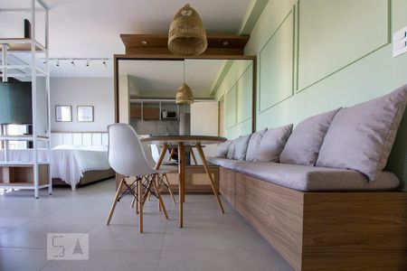 Sala de kitnet/studio para alugar com 1 quarto, 40m² em Saco dos Limões, Florianópolis