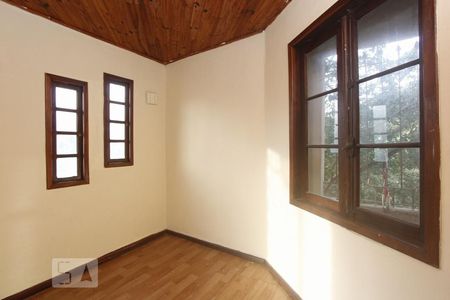 QUARTO 1 de casa para alugar com 2 quartos, 82m² em Jardim Itu, Porto Alegre