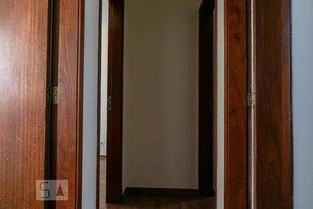 Corredor de apartamento para alugar com 3 quartos, 85m² em Funcionários, Belo Horizonte