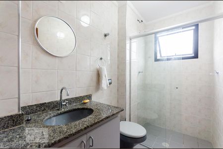 Banheiro de apartamento para alugar com 1 quarto, 70m² em Campo Grande, Santos
