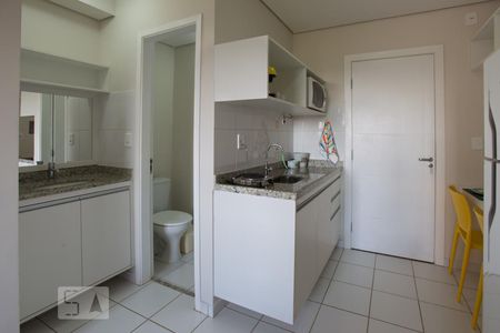 Cozinha e banheiro de kitnet/studio para alugar com 1 quarto, 22m² em Iguatemi, Ribeirão Preto