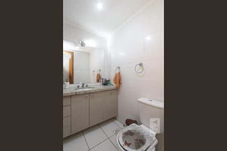 BANHEIRO CORREDOR de apartamento à venda com 2 quartos, 85m² em Higienópolis, Porto Alegre