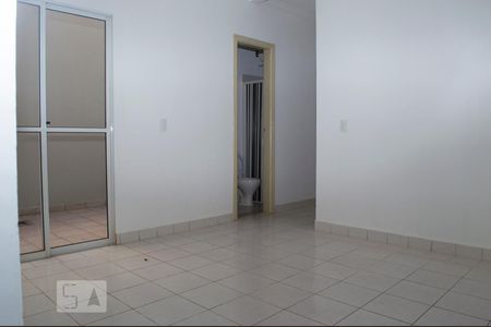Sala de apartamento para alugar com 1 quarto, 71m² em Jardim Finotti, Uberlândia