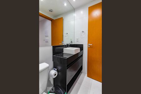 Banheiro de kitnet/studio para alugar com 1 quarto, 38m² em Centro, Guarulhos