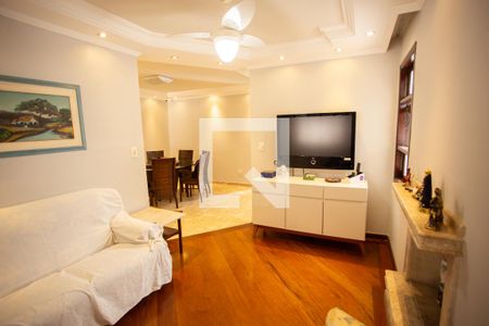 Sala de TV de casa à venda com 4 quartos, 300m² em Conjunto Residencial Santa Terezinha, São Paulo