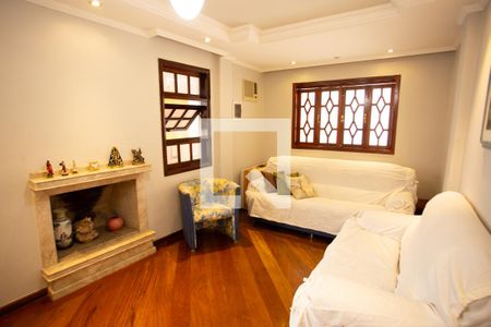 Sala de TV de casa à venda com 4 quartos, 300m² em Conjunto Residencial Santa Terezinha, São Paulo