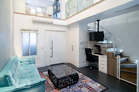 Sala de casa de condomínio à venda com 2 quartos, 166m² em Vila Sofia, São Paulo