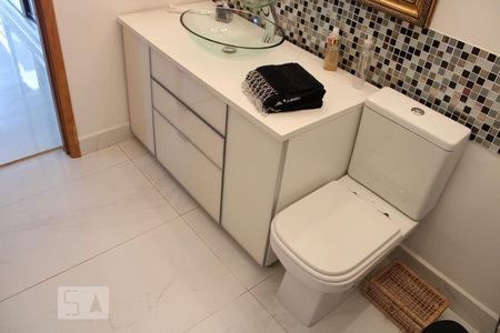 Banheiro da sala 1 de casa à venda com 5 quartos, 500m² em Alto da Lapa, São Paulo