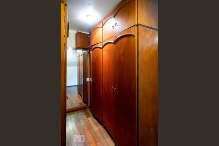 Casa para alugar com 500m², 4 quartos e 2 vagas Casa para alugar com 500m², 4 quartos e 2 vagasCloset Quarto 2 - Suíte