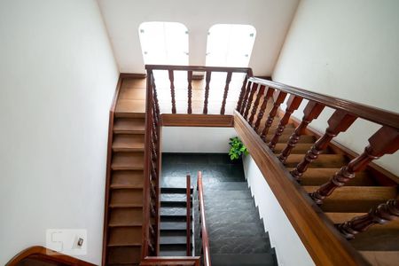 Casa para alugar com 500m², 4 quartos e 2 vagas Casa para alugar com 500m², 4 quartos e 2 vagasEscada Sótão