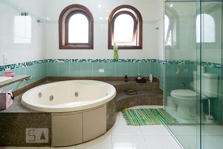 Casa para alugar com 500m², 4 quartos e 2 vagas Casa para alugar com 500m², 4 quartos e 2 vagasBanheiro Quarto 1 - Suíte