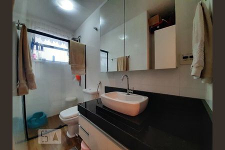 Banheiro de apartamento à venda com 2 quartos, 64m² em Nova Floresta, Belo Horizonte