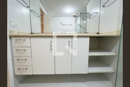 Banheiro 1, Armário  de apartamento para alugar com 2 quartos, 100m² em Vila Nova Conceição, São Paulo