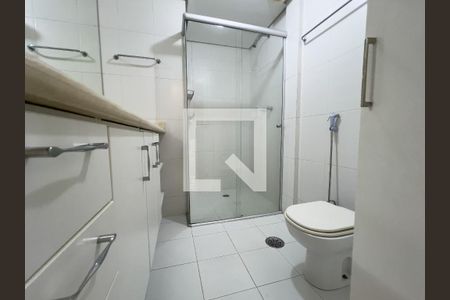 Banheiro 1, panorâmica  de apartamento para alugar com 2 quartos, 100m² em Vila Nova Conceição, São Paulo
