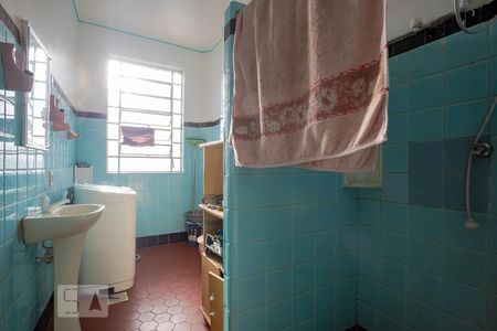 Banheiro de apartamento à venda com 1 quarto, 47m² em Floresta, Porto Alegre