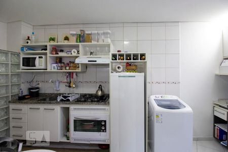 Sala/Cozinha de apartamento para alugar com 1 quarto, 25m² em Carvoeira, Florianópolis