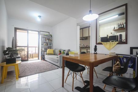 Sala de apartamento para alugar com 2 quartos, 75m² em Barra da Tijuca, Rio de Janeiro