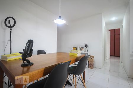 Sala de apartamento para alugar com 2 quartos, 75m² em Barra da Tijuca, Rio de Janeiro