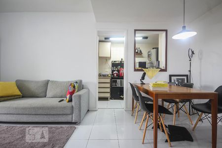 Sala de apartamento para alugar com 2 quartos, 75m² em Barra da Tijuca, Rio de Janeiro