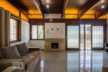 Sala de casa à venda com 4 quartos, 310m² em Nonoai, Porto Alegre