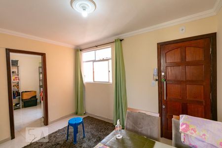 Sala de apartamento à venda com 2 quartos, 50m² em Heliópolis, Belo Horizonte