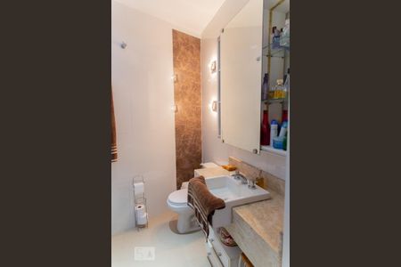 Casa à venda com 245m², 3 quartos e 2 vagas Casa à venda com 245m², 3 quartos e 2 vagasBanheiro da Suíte