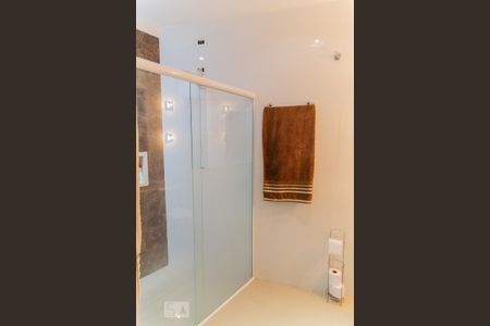 Casa à venda com 245m², 3 quartos e 2 vagas Casa à venda com 245m², 3 quartos e 2 vagasBanheiro da Suíte